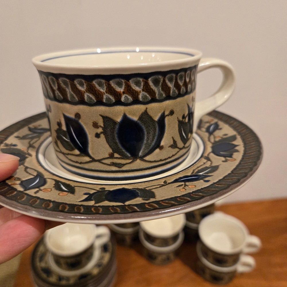 Mikasaβ Intaglio Arabella CAC01 Set of 4 Flat Coffee Cups + Saucers Stoneware